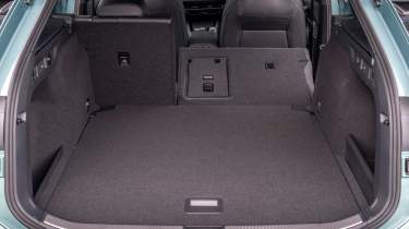 Volkswagen Passat Estate UK - boot seats down