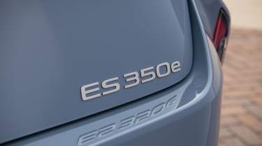 Lexus ES - rear badge