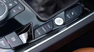 BMW Z4 M40i Handschalter - drive mode buttons