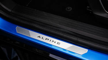 Alpine A390 - sill