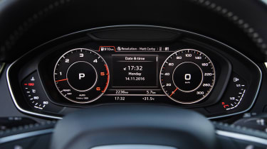 Audi Q5 3.0 TDI S-Line - dials