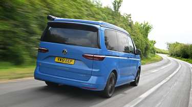 Volkswagen California eHybrid - rear tracking