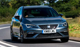 SEAT Leon ST Cupra 300 Carbon Edition - front