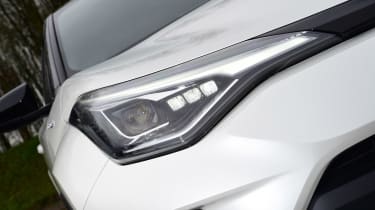 Toyota C-HR - front lights