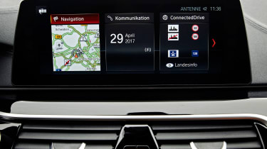 BMW 5 Series Touring - infotainment