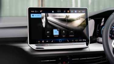 Volkswagen Golf - drive mode screen