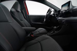 Toyota Yaris - front seats studio