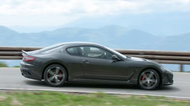 Maserati GranTurismo MC Stradale panning