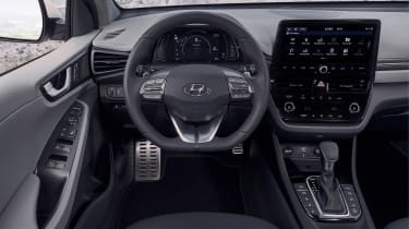 Hyundai Ioniq Plug-in - dash