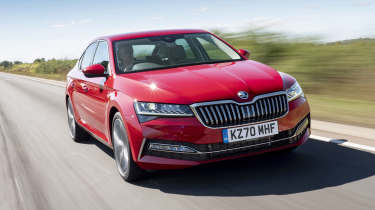 Skoda Superb - front tracking