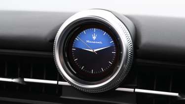 Maserati GranCabrio Trofeo - clock