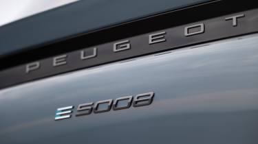Peugeot E-5008 - tailgate badging