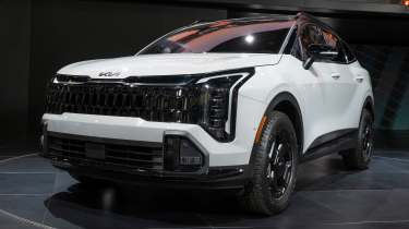 New 2025 Kia Sportage facelift LA Motor Show - front 3/4