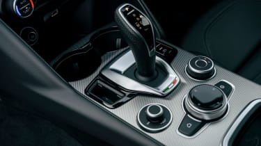 Alfa Romeo Giulia - centre console
