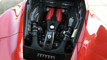 Ferrari 488 GTB 2016 - engine
