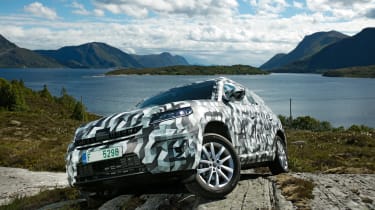 Skoda Kodiaq disguised - over rocks