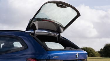 BMW 320d xDrive Touring - boot hatch