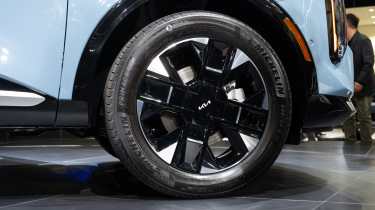 New 2025 Kia Sportage facelift LA Motor Show - alloy wheels