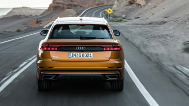 Audi Q8 - rear tracking
