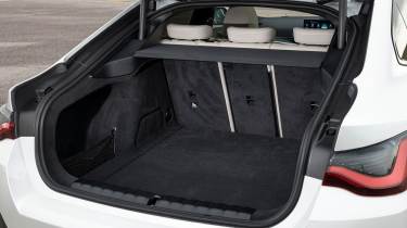 BMW i4 - boot