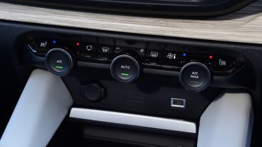 Citroen C5 X - HVAC controls