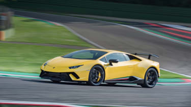  Lamborghini Huracan Performante 2017 track