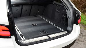 BMW 530d Touring - boot side