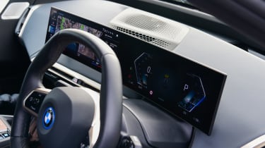 BMW iX - dual-screen infotainment