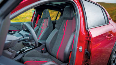 Peugeot E-208 GTi - seats