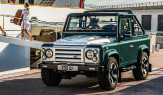 Overfinch Defender 90 -front