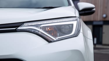 Toyota RAV4 Hybrid UK 2016 - headlight