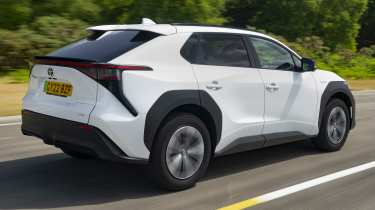 Toyota bZ4X - rear tracking