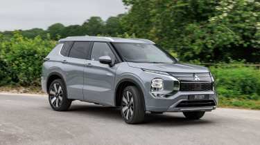 Mitsubishi Outlander PHEV - front action