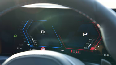 Audi RS 4 Avant vs BMW M3 Touring - BMW digital dials 