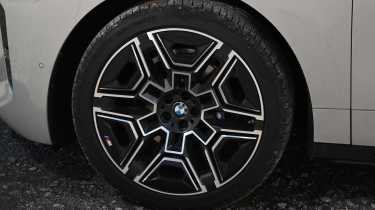 BMW iX - wheel