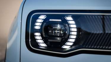 Renault 4 - front light