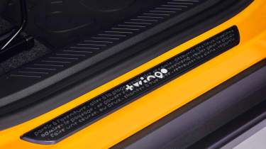 Renault Twingo - sill