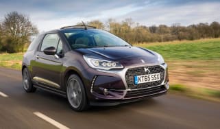 DS 3 Cabrio 2016 review - front tracking 2