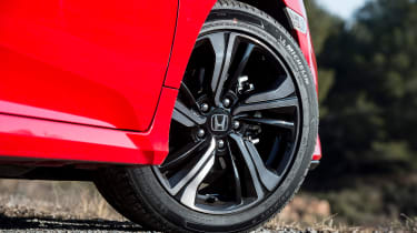Honda Civic 2017 red - wheel