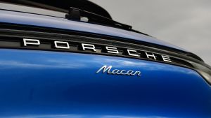 Porsche Macan - badge