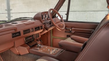 Inverted Range Rover Classic - interior