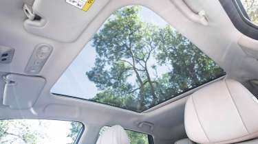 Aion UT - panoramic roof