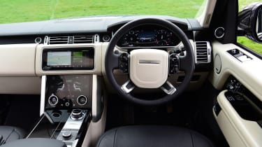 Range Rover P400 - interior