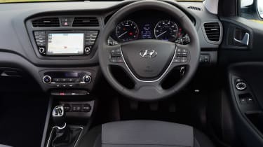 Hyundai i20 Coupe - dash