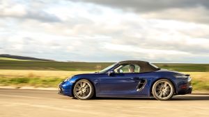 Porsche Boxster GTS 4.0 PDK side roof up