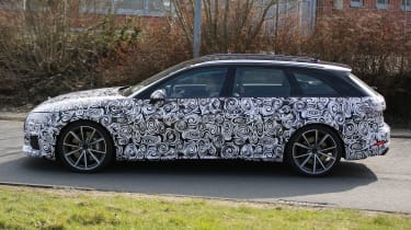 Audi RS4 Avant spies side