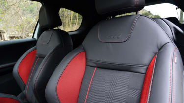 Peugeot 208 GTi seats