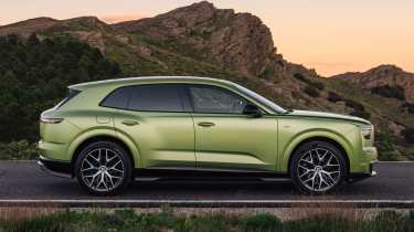 Bentley Torcal - side