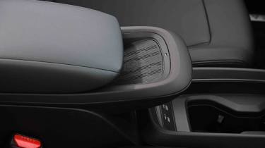 Nissan Leaf - wireless phone charger
