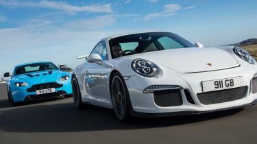 Porsche 911 GT3 vs Aston Martin V12 Vantage S